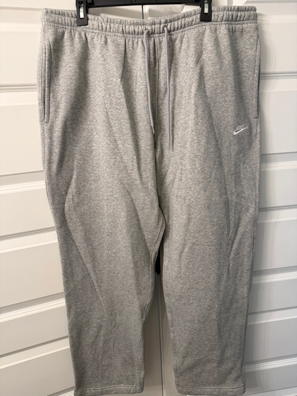 NWT Men’s Nike Gray Heather Embroidered Swoosh Sweatpants